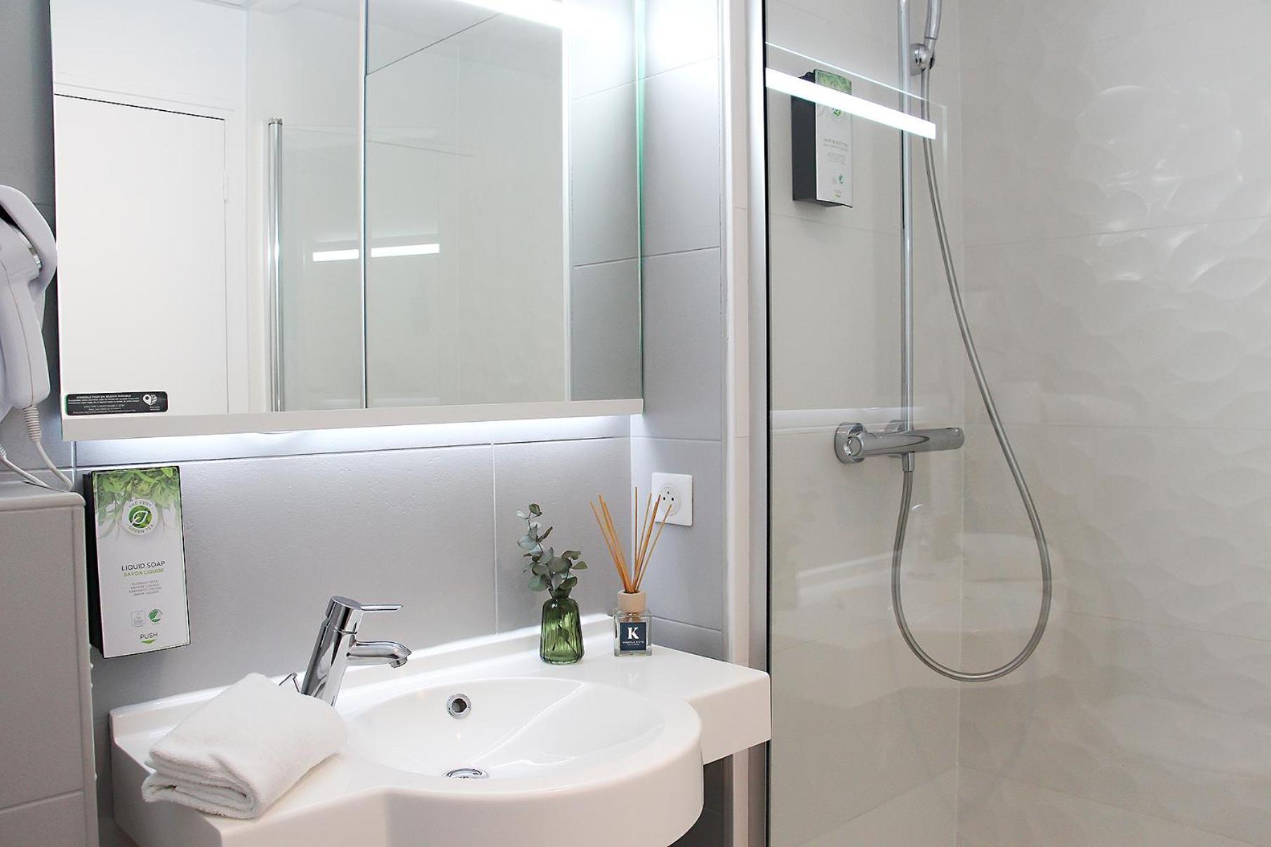Hotel Kyriad La Rochelle Centre Ville Экстерьер фото