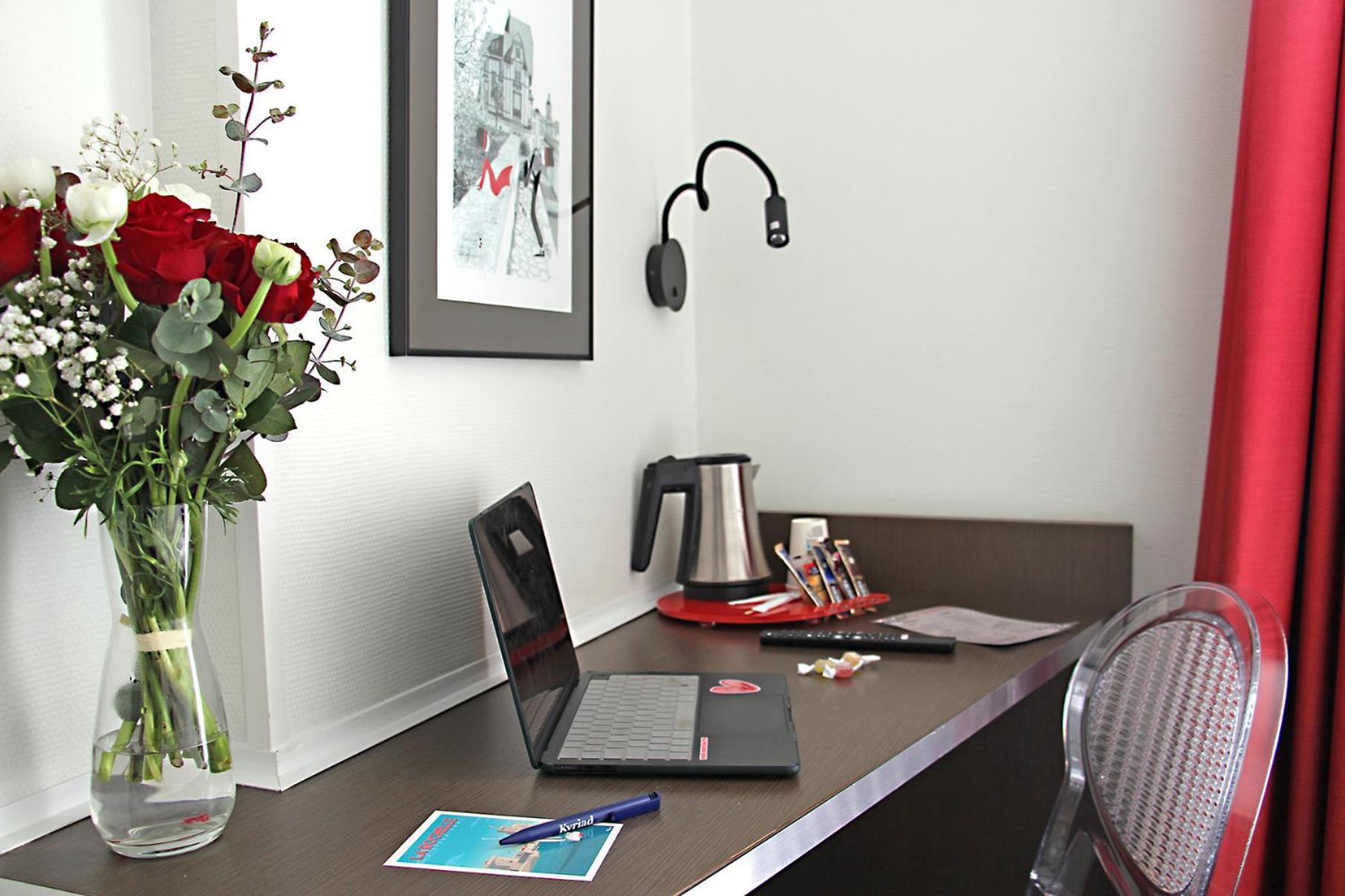 Hotel Kyriad La Rochelle Centre Ville Экстерьер фото